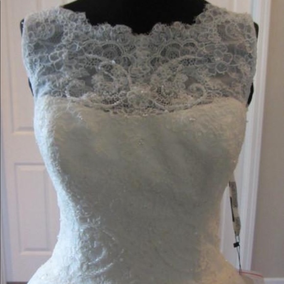 Wedding dress - Picture 2 of 4